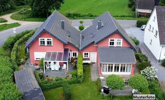 Doppelhaushälfte mit Garten und Garage