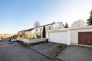 Kurzfristig verfügbar: Einfamilienhaus mit Südgarten und guter Anbindung – Die vollständige Adresse der Immobilie erhältst du vom Anbieter., 84149 Velden – Vorschaubild 2