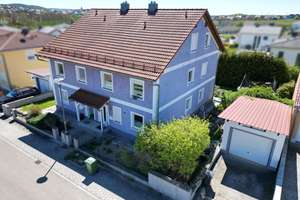 | Lebensräume! | 

Gepflegte Doppelhaushälfte mit Garten, Garage und Ausbaureserve – Die vollständige Adresse der Immobilie erhältst du vom Anbieter., 93142 Maxhütte-Haidhof – Vorschaubild 2