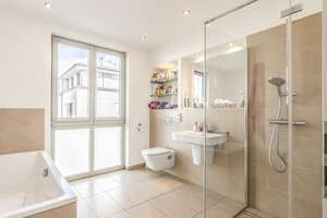 Lebensqualität pur: Stilvolles Reihenendhaus mit Garten, Dachterrasse & Sauna auf 162 m² Wohnfläche – Die vollständige Adresse der Immobilie erhältst du vom Anbieter., 14163 Zehlendorf, Berlin – Vorschaubild 5