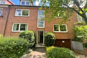 Vermietete 2-Zi-Wohnung mit Zukunftspotenzial und Garage in Eppendorf