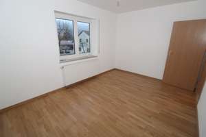 Gepflegte 3-Zimmer-Wohnung mit Einbauküche und Terrasse zu vermieten. – Gstadt 1a, 91757 Treuchtlingen – Vorschaubild 3