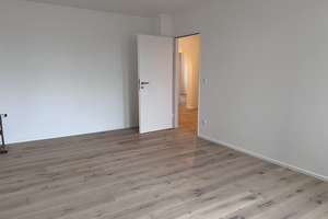 Hochwertig sanierte 4-Zimmer-Wohnung am Rathausplatz |  96qm | 2 Balkone | Aufzug | TG – Rathausplatz 4, 85748 Garching bei München – Vorschaubild 3