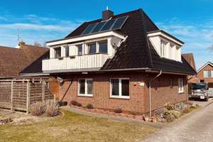 Einfamilienhaus mit Einliegerwohnung – Die vollständige Adresse der Immobilie erhältst du vom Anbieter., 25938 Alkersum – Vorschaubild 2