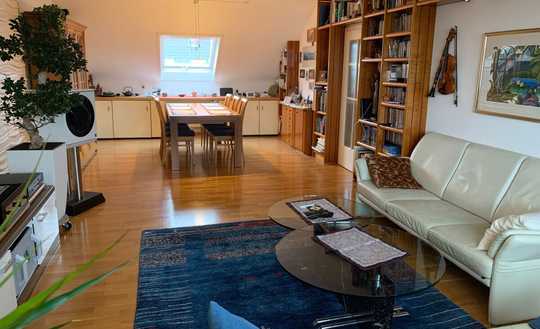 Vierzimmerwohnung in Spielstraße mit großer Garage!