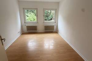 4 Zimmer Wohnung mit eigenem Eingang!