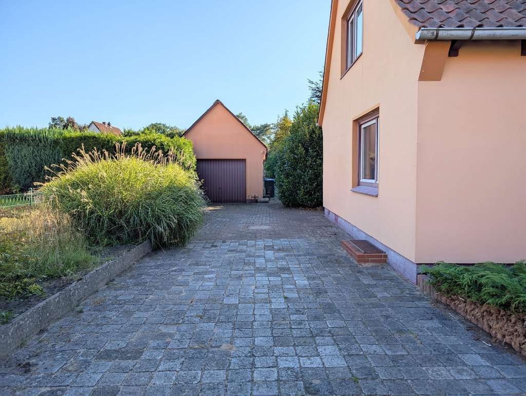 Immobilie in Hemmoor - Einfamilienhaus trifft Hobbyschrauber-Garage - Bild 4