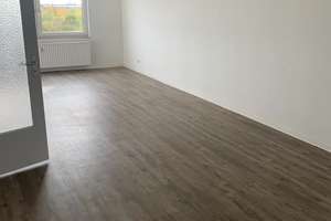 Attraktive 3 Zimmer Wohnung im 7. OG! [VAC-18671]. – Warburghof 18, 30627 Groß-Buchholz, Hannover – Vorschaubild 2