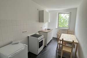 Sanierte 2-Zimmer-Erdgeschosswohnung mit Wannenbad und Fenster in ruhiger Lage in Gelsenkirchen – Ekertstr. 25, 45899 Horst, Gelsenkirchen – Vorschaubild 2