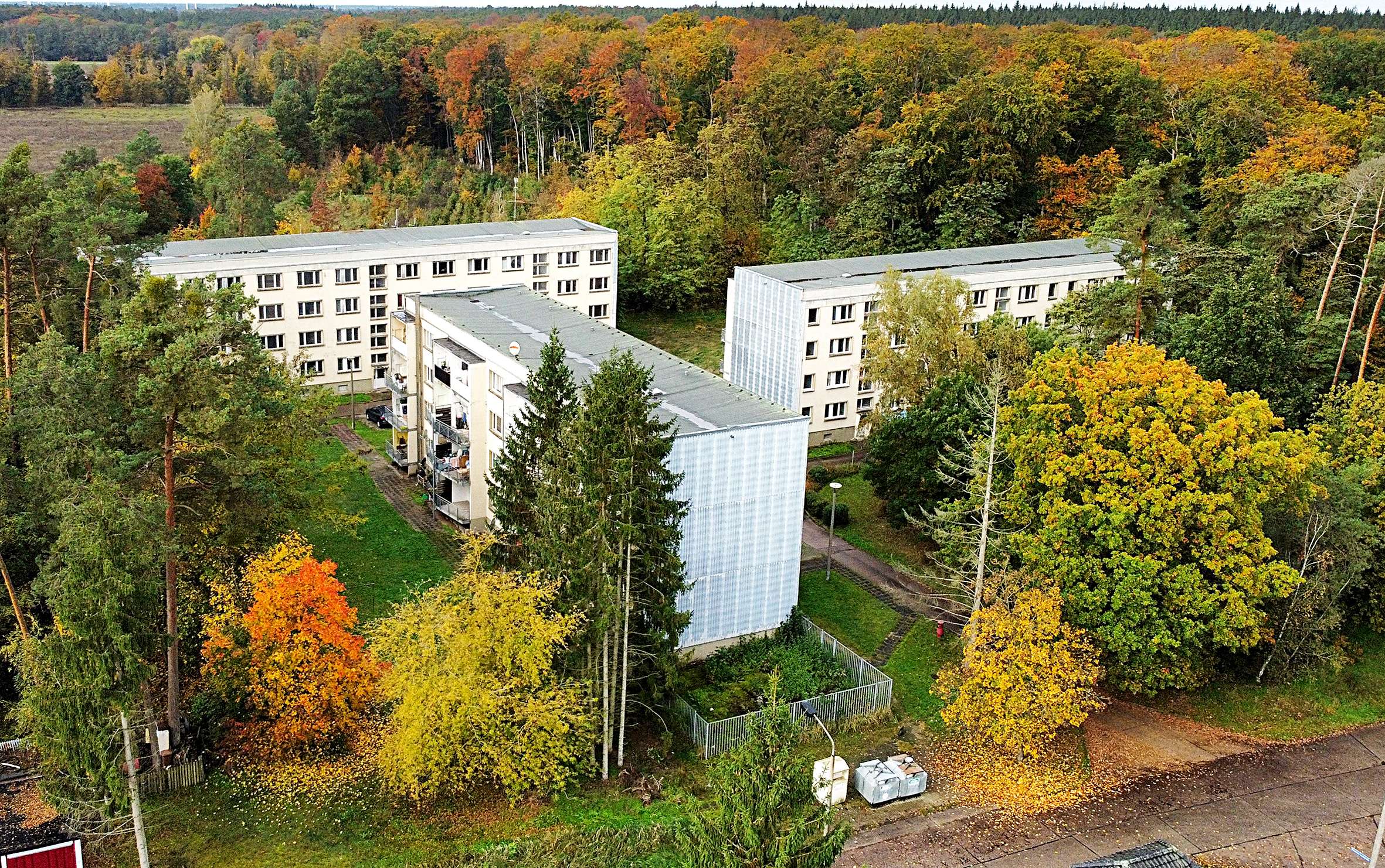 tlw. vermietete Wohnanlage mit Garagenkomplex, Anhalt Bitterfeld Kreis – Bild 1