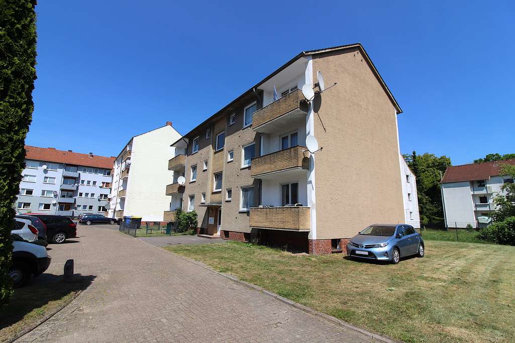 Immobilie in Delmenhorst - Top-Investment! Vollvermietetes Mehrfamilienhaus mit 9 Wohneinheiten und 9 Außenstellplätzen - Bild 0