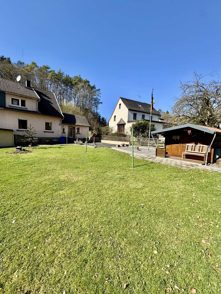 Immobilie in Blankenheim - Gepflegte Doppelhaushälfte mit schönem Garten & Potenzial in zentraler Lage von Blankenheim - Bild 1