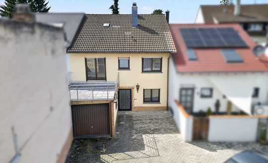 Familienglück mit Garten, Garage und zusätzlichem Entwicklungspotenzial in Durlach-Aue