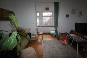 Hell und ruhig mit Parkett+EBK+Wintergarten im Altbau Nordend Ost/Bornheim nähe Berger Straße – Die vollständige Adresse der Immobilie erhältst du vom Anbieter., 60385 Ostend, Frankfurt am Main – Vorschaubild 1