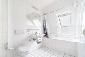 MIT Erbpacht - moderne Dachgeschoss Maisonette-Wohnung, mediterranes Flair & nah am Rhein! – Steinkribbenstraße 11, 40597 Benrath, Düsseldorf – Vorschaubild 9