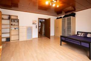 Reihenhaus in Mainz-Gonsenheim, 141 m² auf vier Ebenen, Modernisierungsbedarf eingepreist – Die vollständige Adresse der Immobilie erhältst du vom Anbieter., 55124 Gonsenheim, Mainz – Vorschaubild 9