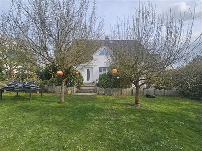 Modernes Einfamilienhaus mit Wintergarten & nachhaltiger Solartechnik