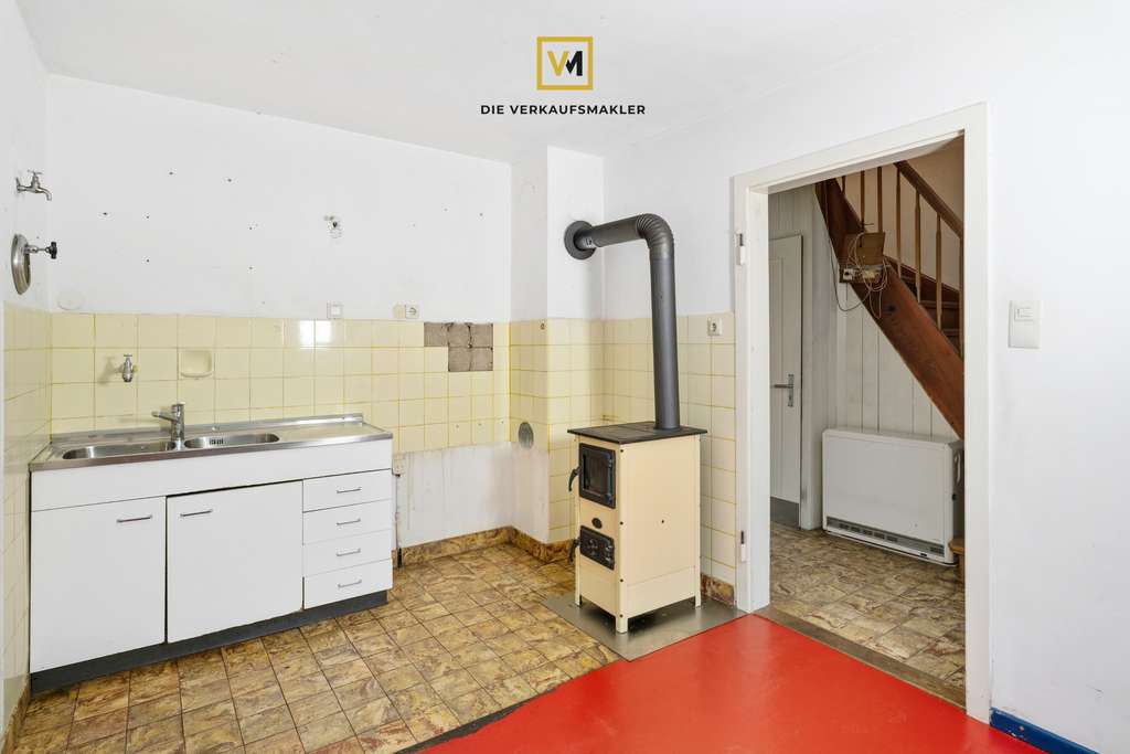Immobilie in Frickenhausen - Handwerker-Chance : Reihenmittelhaus mit Garten zum Preis einer Wohnung - Bild 2