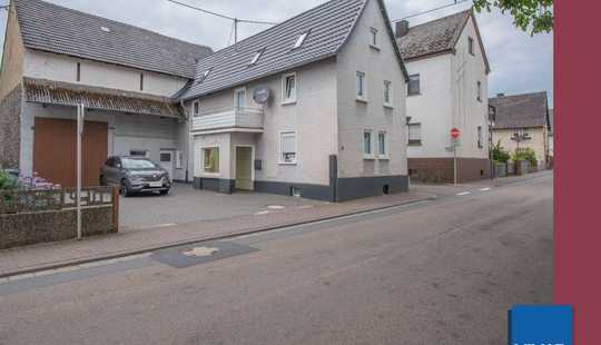Bild von KÄUFERPROVISIONSFREI! Modernisiertes Wohnhaus mit großer Scheune, Garage, Sauna und schönem Garten.