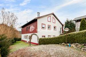 Großzügiges Zweifamilienhaus mit weitläufigem Garten und vielseitigem Wohnkonzept – Die vollständige Adresse der Immobilie erhältst du vom Anbieter., 87480 Weitnau – Vorschaubild 1
