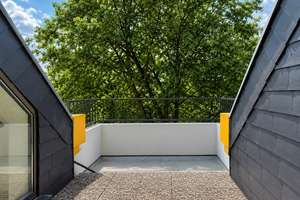 Hollenders Immobilien: Bezugsfreie Dachgeschosswohnung mit Dachterrasse, Schlafempore und Stellplatz – 50968 Raderthal, Köln – Vorschaubild 6