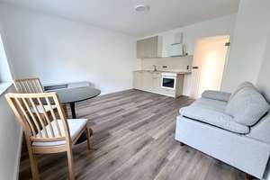 Moderne Wohnung – Erstbezug nach Kernsanierung – möbliert