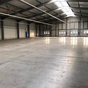 Ca. 3.000 qm Lager- / Logistikfläche | Mehrere Rampen + 3x ebenerdiges Tor | ca. 5,50m UKB