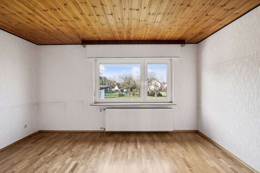 Immobilie in Höheinöd - Gepflegtes Ein-/Zweifamilienhaus mit Doppelgarage in ruhiger Lage von Höheinöd - Bild 3