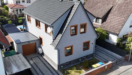 Bild von Provisionsfrei: Hochwertig kernsaniertes Einfamilienhaus mit Pool