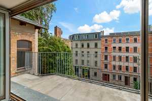 Großzügige 2-Zimmer-Dachgeschosswohnung mit Balkon und Blick auf die Markttürme – Graseweg 4, 6108 Halle (Saale) – Vorschaubild 2