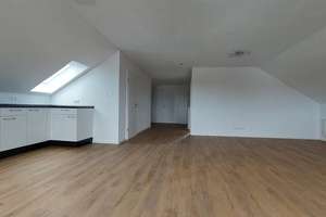 Neu renovierte Dachgeschoss - Wohnung mit Balkon - sofort frei – Die vollständige Adresse der Immobilie erhältst du vom Anbieter., 73485 Unterschneidheim – Vorschaubild 2