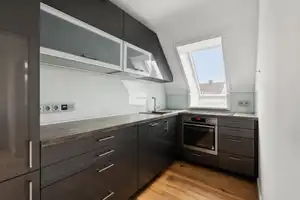 Stilvolle Maisonette-Wohnung in Nienstedten – Modernisiert, lichtdurchflutet & mit Doppelbalkon! – Hamburg – Vorschaubild 5