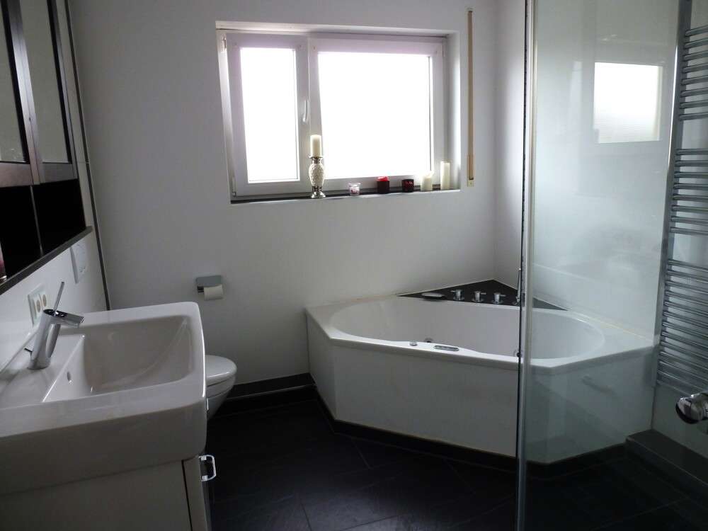 Immobilie in Sersheim - Geniale DHH, die keine Wünsche offen lässt.
Selbstbezug oder als Kapitalanlage möglich! - Bild 6