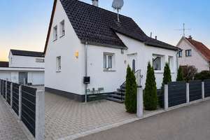 Modernisiertes Einfamilienhaus mit Wintergarten und großzügigem Garten – ideal für Familien