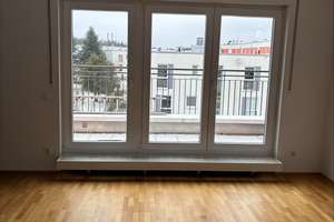 Preisgünstige und ansprechende 2,5-Zimmer-Wohnung mit Dachterrasse
