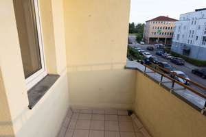 Charmante 2-Raumwohnung mit Loggia & großzügiger Wohnküche – Erstbezug nach Sanierung – 1139 Kaditz, Dresden – Vorschaubild 4