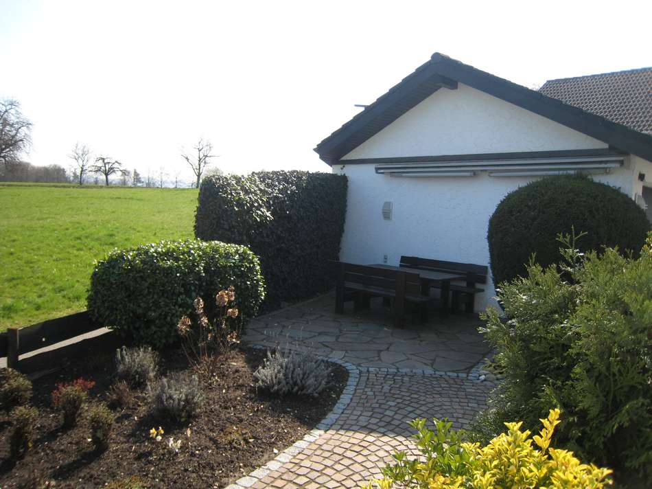 Gartensitzecke mit Markise