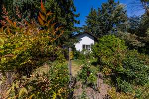 Haus im Bungalow-Stil auf großem Grundstück mit traumhaftem Garten, altem Baumbestand und Pool – Die vollständige Adresse der Immobilie erhältst du vom Anbieter., 55246 Mainz-Kostheim, Wiesbaden – Vorschaubild 2