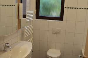 Gemütliches Zweifamilienhaus mit großem Garten, Einbauküchen und Stellplätzen in Coburg-Zentrum – Heuweg 3, 96450 Mitte, Coburg – Vorschaubild 9