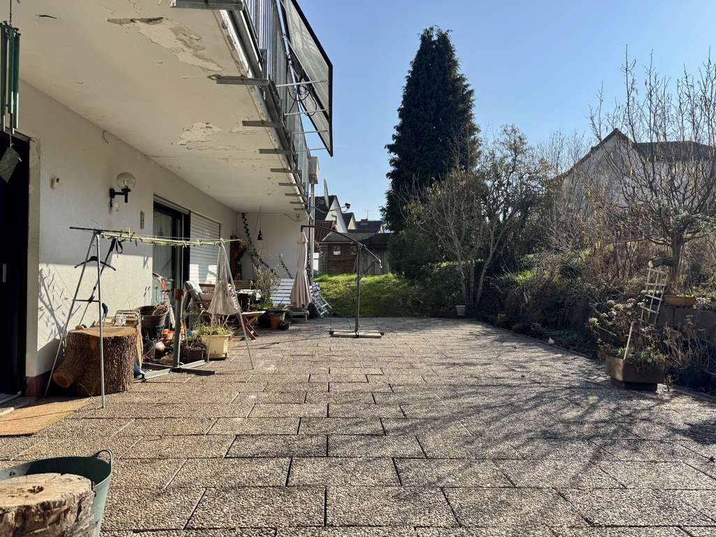 Immobilie in Annweiler am Trifels - Großzügiges Einfamilienhaus mit Balkon, Sauna, Gästewohnung und Burgblick in ruhiger Hanglage - Bild 2