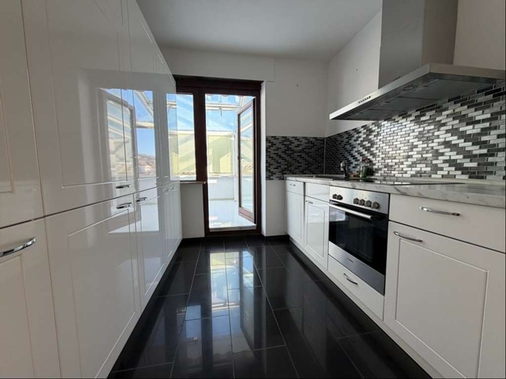 Immobilie in Schwaikheim -  2-Zimmer-Etagenwohnung mit Wintergarten und herrlichem Blick in Schwaikheim! - Bild 3