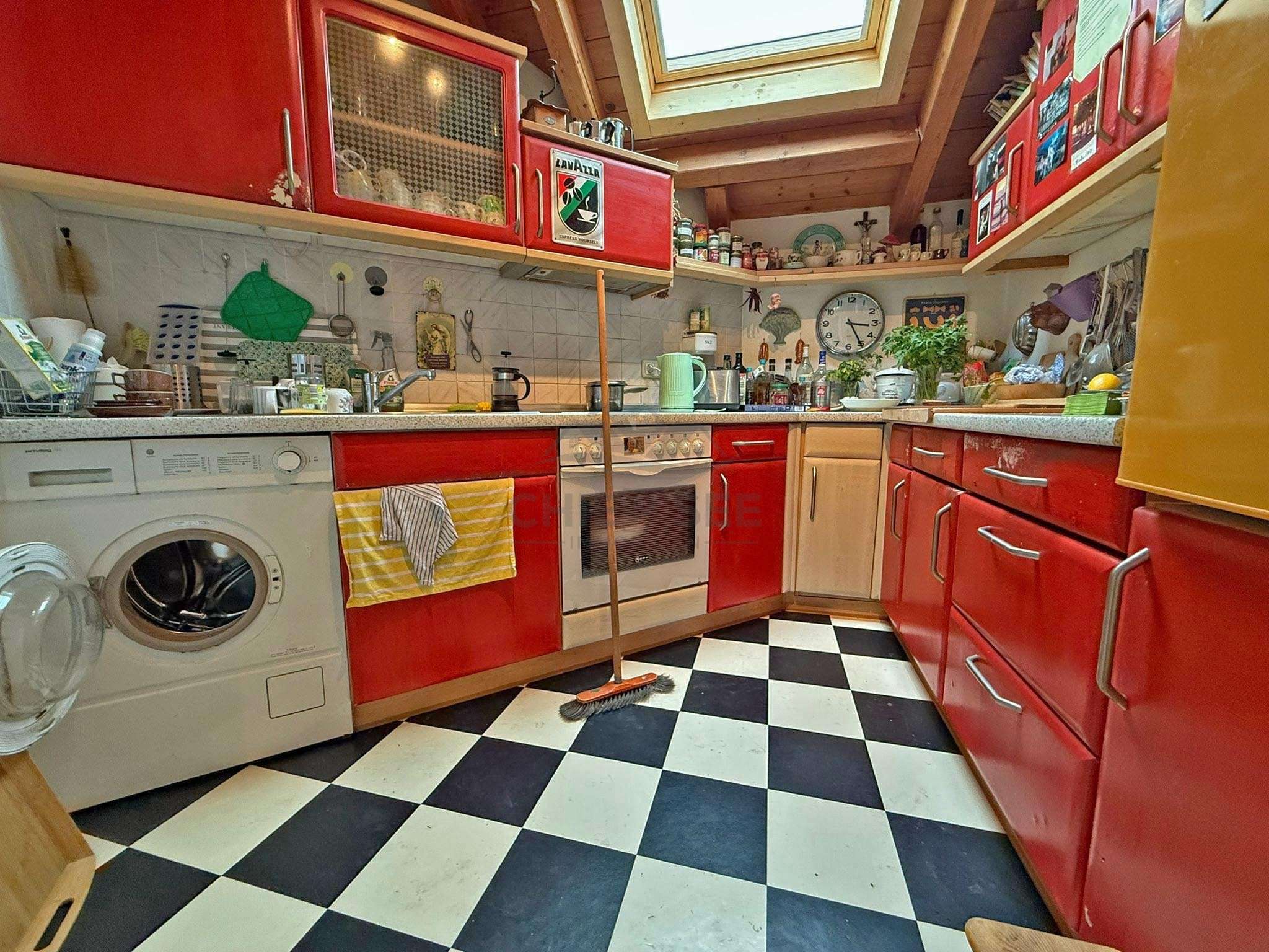 Immobilie in Übersee - Charmante Dachgeschosswohnung mit 3 Zimmern im schönen Zentrum von Übersee - Bild 3