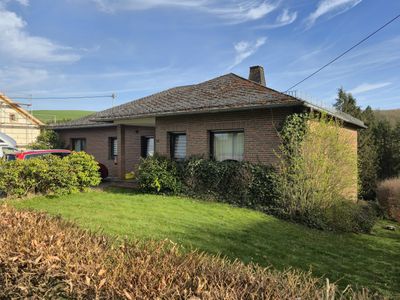 Viel Platz für Ihre Pläne: Großzügiges Haus in Üttfeld