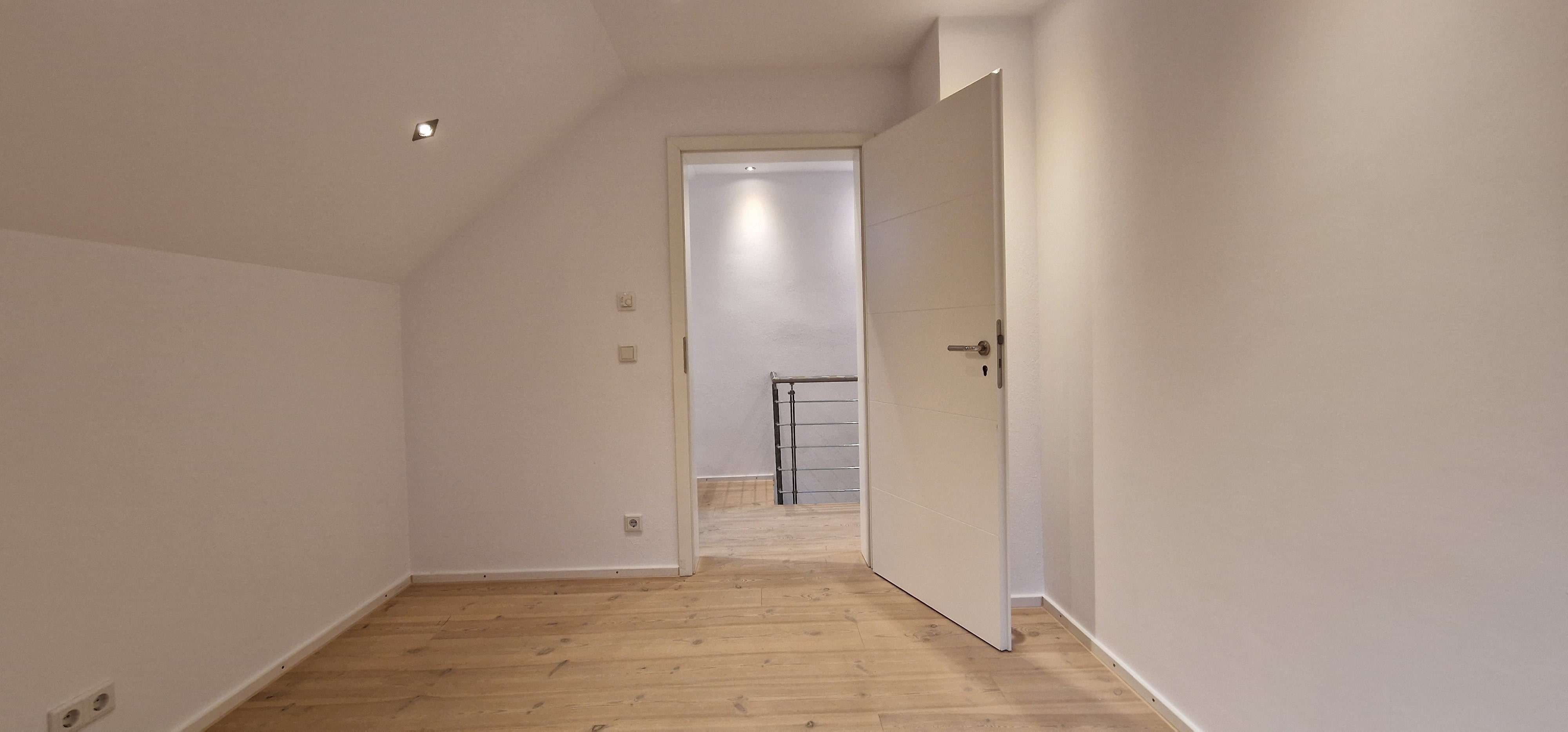 Immobilie in Pöttmes - Außergewöhnliches Einfamilienhaus mit Einliegerwohnung. - Bild 16