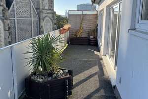 Stadtleben trifft Wohnqualität – 4 Zimmer, Kamin und drei Balkone