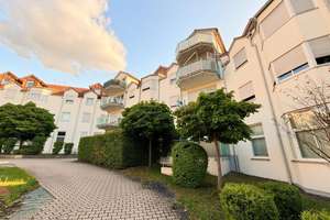Gepflegte 2-Zimmer-Wohnung mit Balkon, ruhige Lage, Aufzug, Keller und Stellplatz