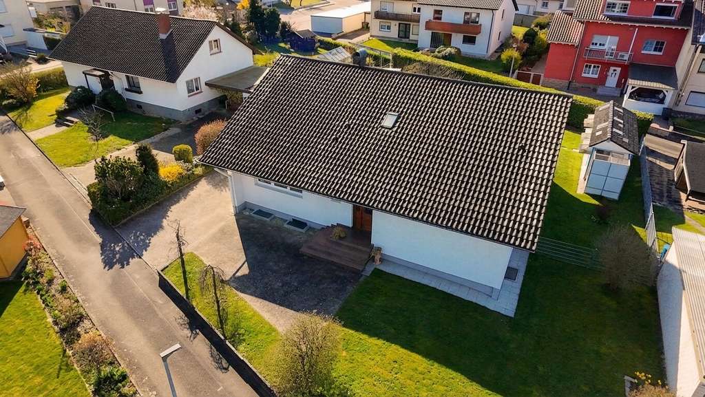 Immobilie in Schutterwald - Seltene Gelegenheit: Großes Haus auf 923 m² – ruhig gelegen, gepflegt & mit Zukunftspotenzial - Bild 4