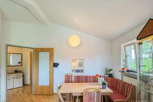 Charmante 3 Zimmer-Dachgeschosswohnung mit zwei Balkonen in ruhiger Bestlage von München-Bogenhausen – Die vollständige Adresse der Immobilie erhältst du vom Anbieter., 81929 Daglfing, München – Vorschaubild 4