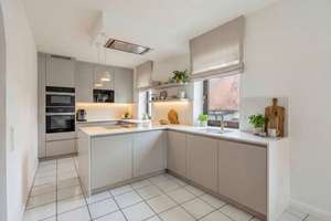 Charmante und gut geschnittene Maisonette-Wohnung mit Balkon in grüner Lage – Die vollständige Adresse der Immobilie erhältst du vom Anbieter., 81245 Obermenzing, München – Vorschaubild 2