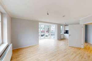 **FRISCH RENOVIERT** Geräumige 1-Zimmer-Wohnung mit EBK und modernem Wannenbad